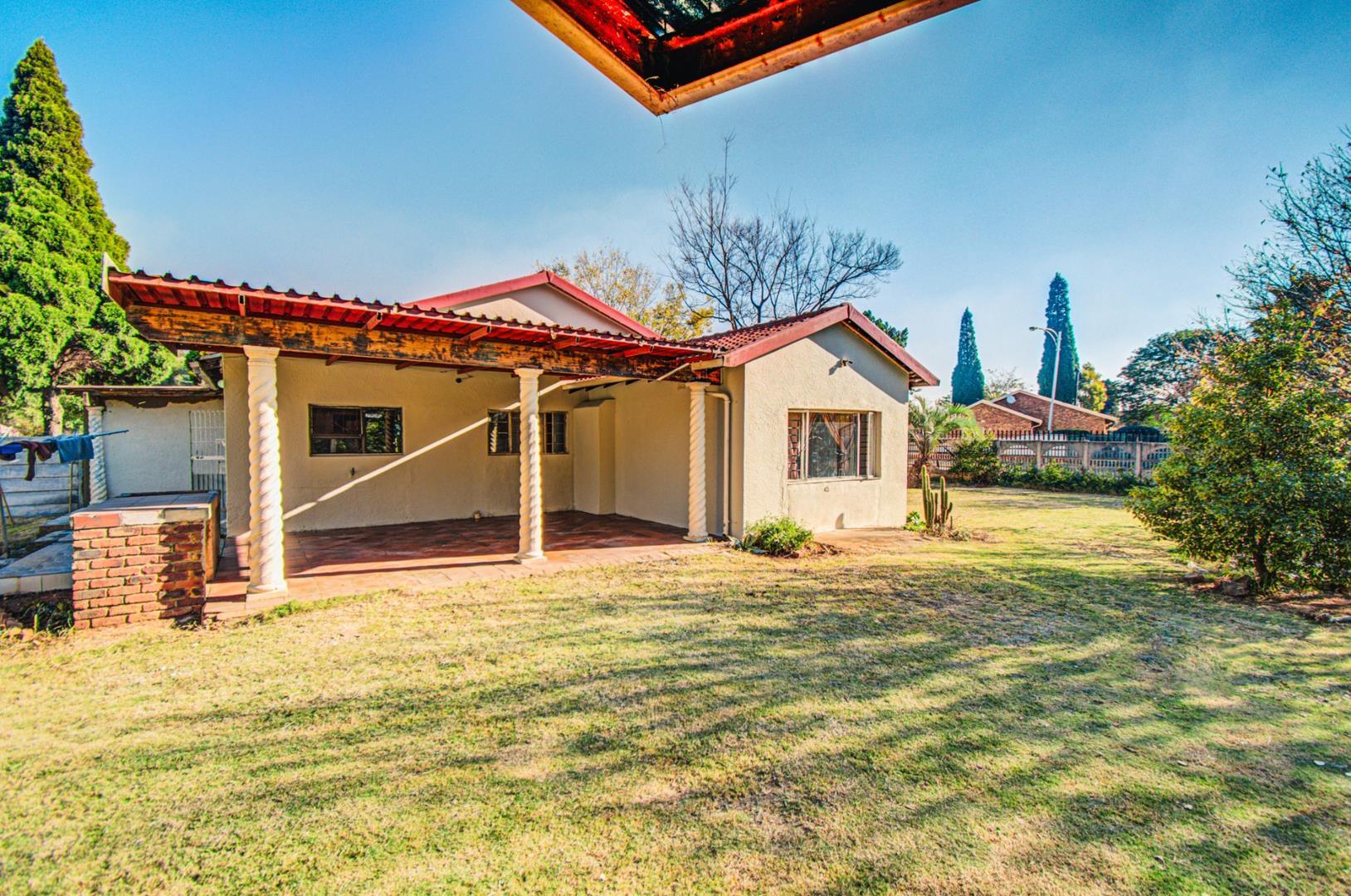 5 Bedroom House for sale in Modder East - P24-117124945