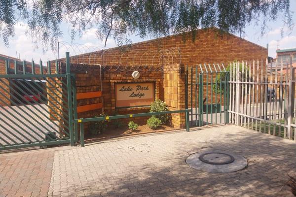 This lovely cozy unit is located in a safe and secure complex inside Dalpark Ext 1 
Close to Carnival mall and surrounding schools and ...
