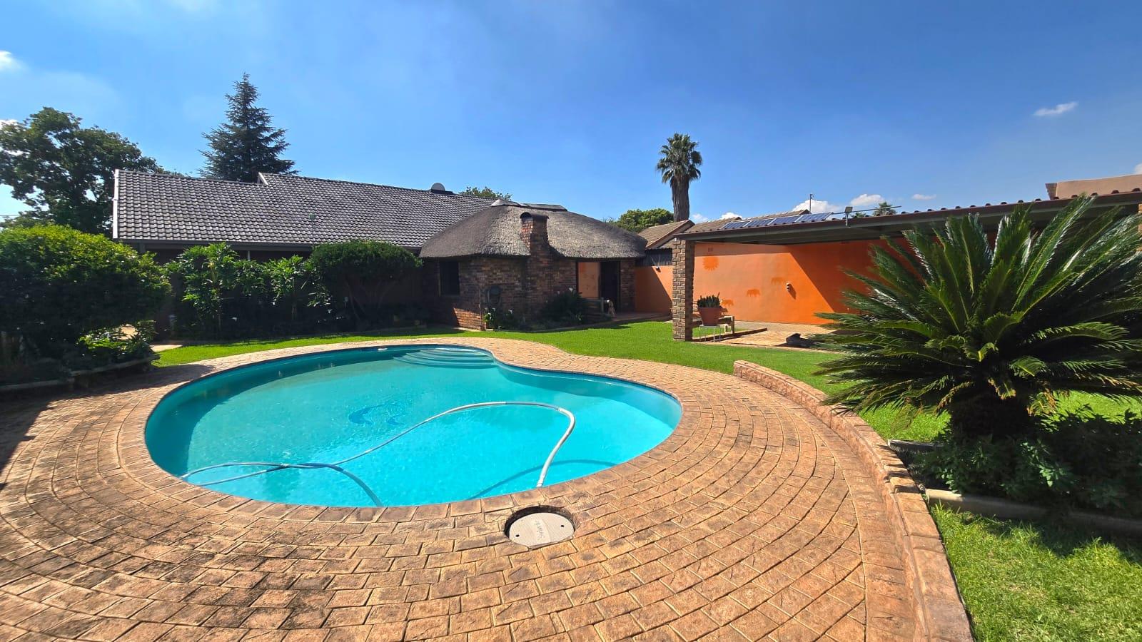 Arinco-houseです 3 Bedroom House for sale in Arcon Park - P24-117126981