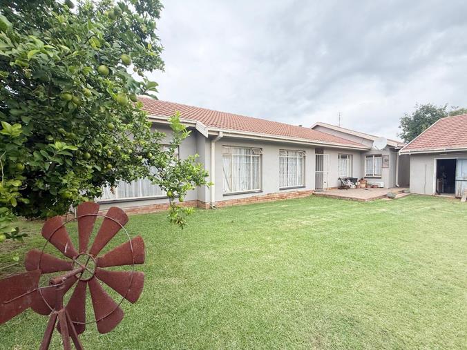 4 Bedroom House for Sale in Fauna
