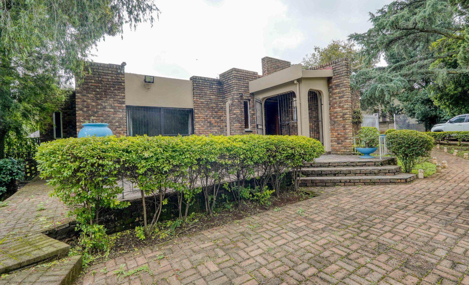 4 Bedroom House for sale in Valhalla - P24-117127976
