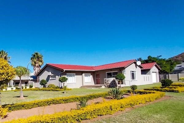 DUAL MANDATE
Set against a beautiful mountain backdrop, this lovely home offers the ...