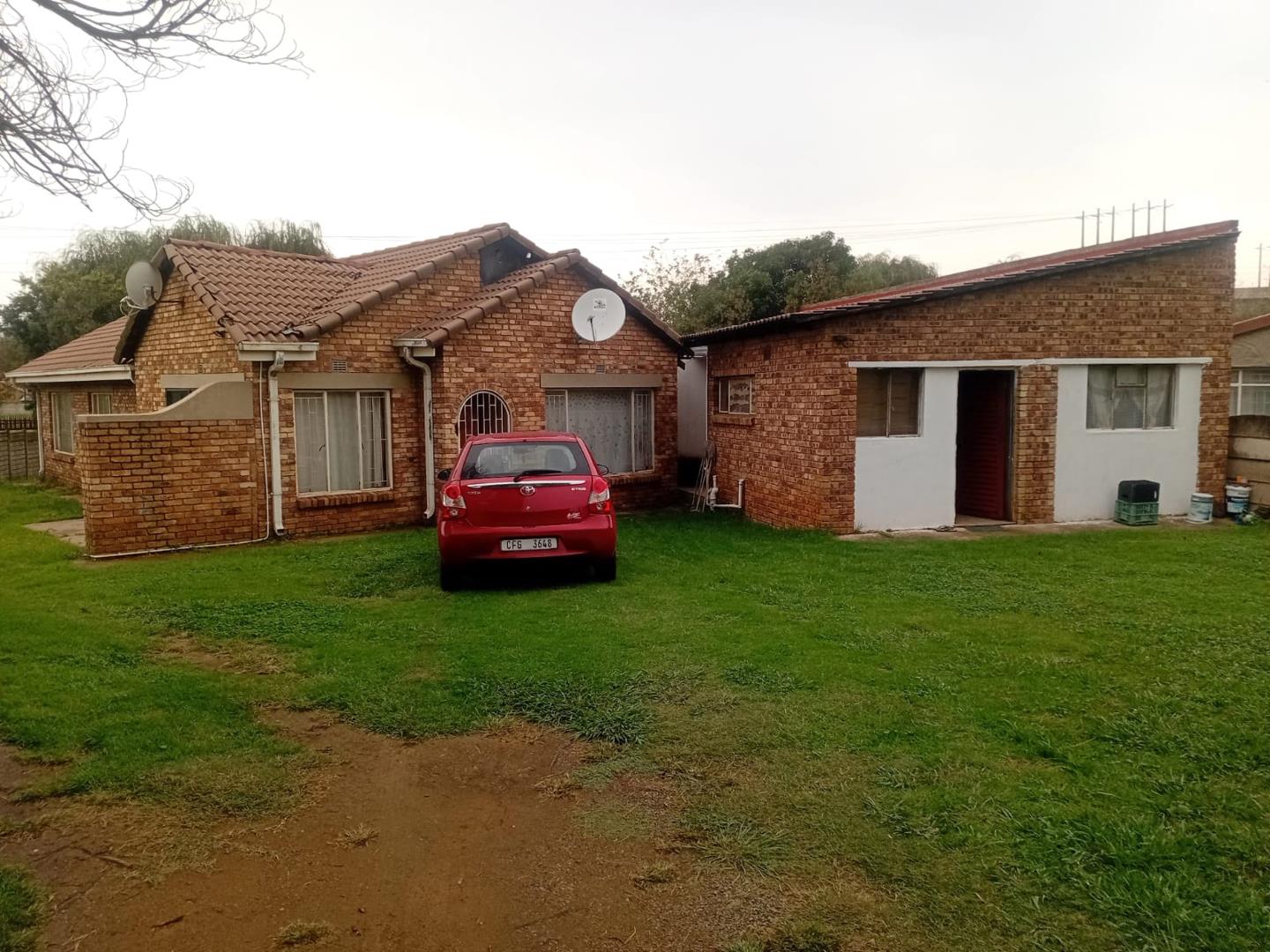 6 Bedroom House for sale in Rhodesfield - P24-117131774