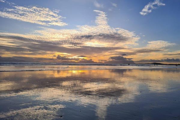 Positioned just a few blocks from the beach, this beautifully renovated 2-bedroom ...