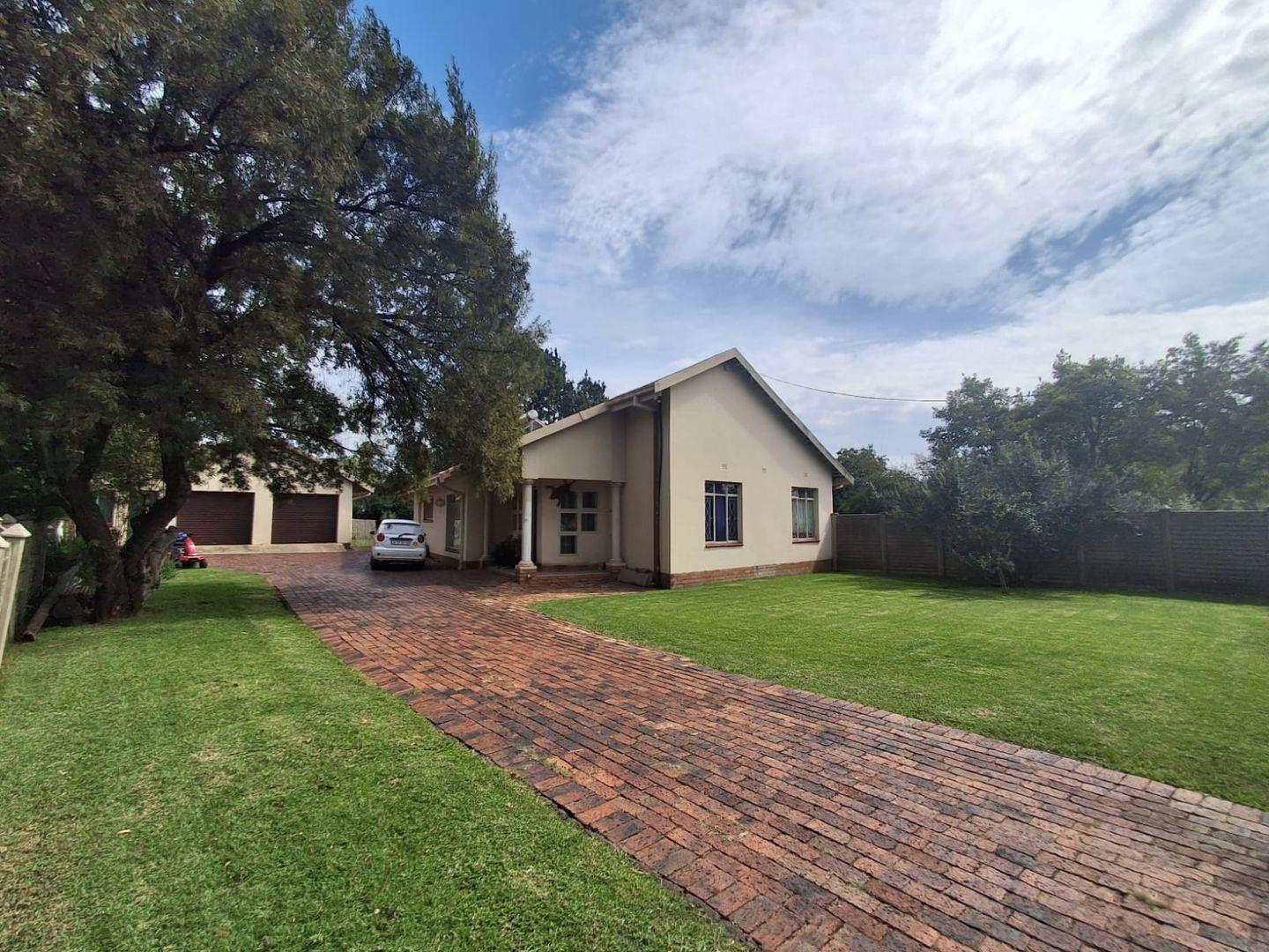 3 Bedroom House for sale in Meyerton Central - P24-117135013