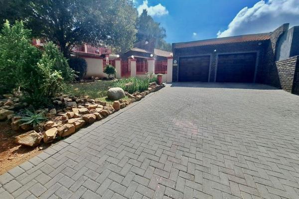 Presenting a rare opportunity to acquire a beautifully appointed property in the sought-after suburb of Cashan. Perfectly suited for ...