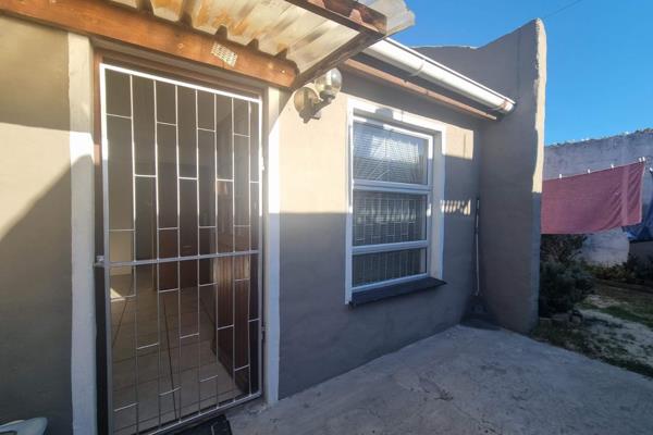 Spacious and secure one bedroom rental annexe available to rent.  There are 3 other ...