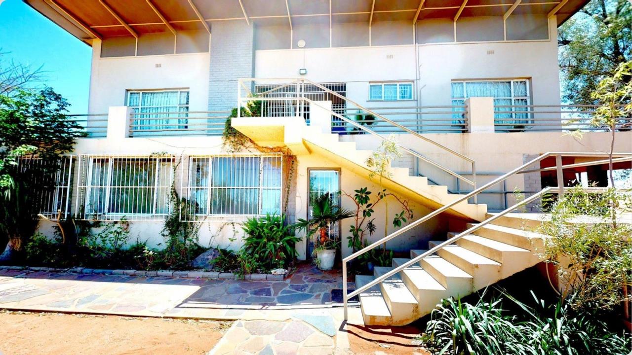 Listing number: P24-117139344, Image number: 1, Front view