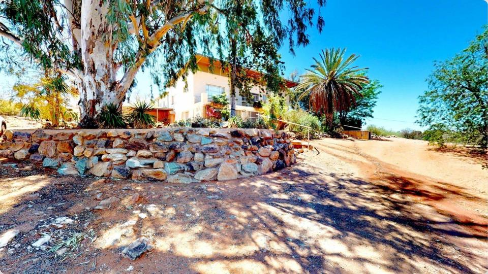 Listing number: P24-117139344, Image number: 3, Frontview