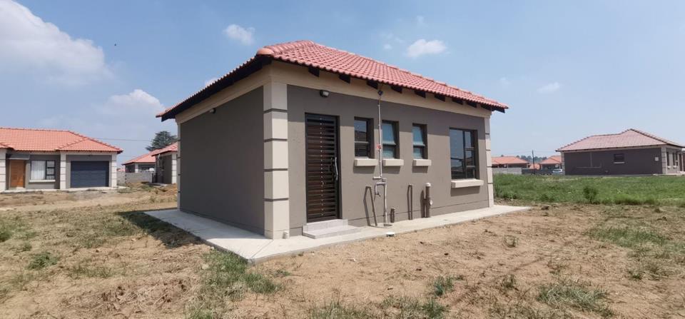 2 Bedroom House for sale in George Botha Park - P24-117140800