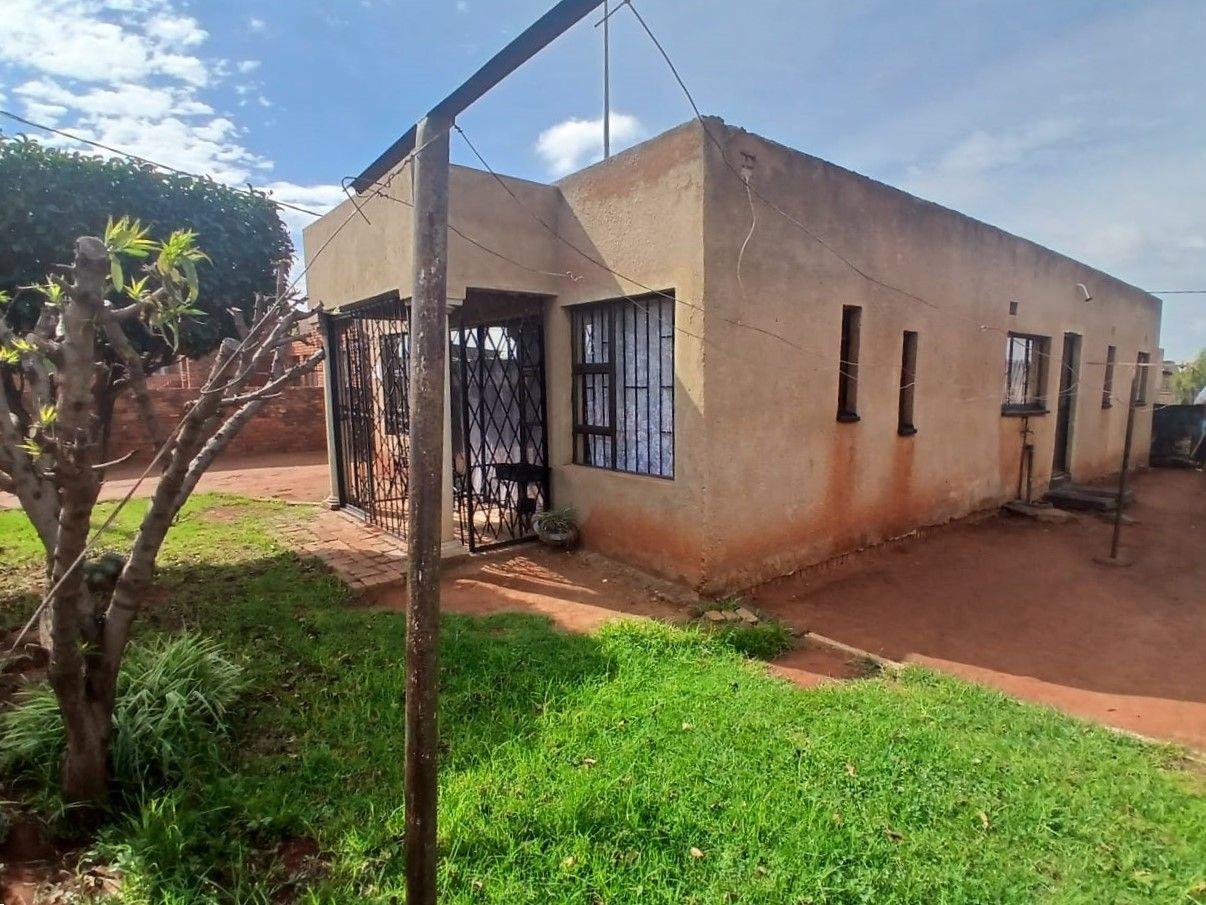 3 Bedroom House for sale in Sebokeng Central - P24-117142194