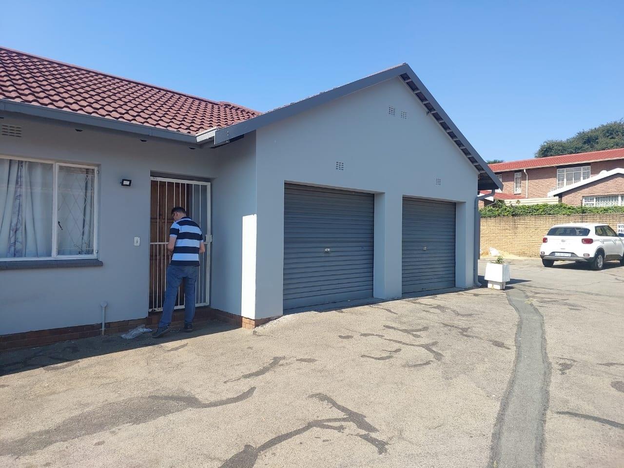 3 Bedroom Townhouse for sale in Randpark Ridge - P24-117142708