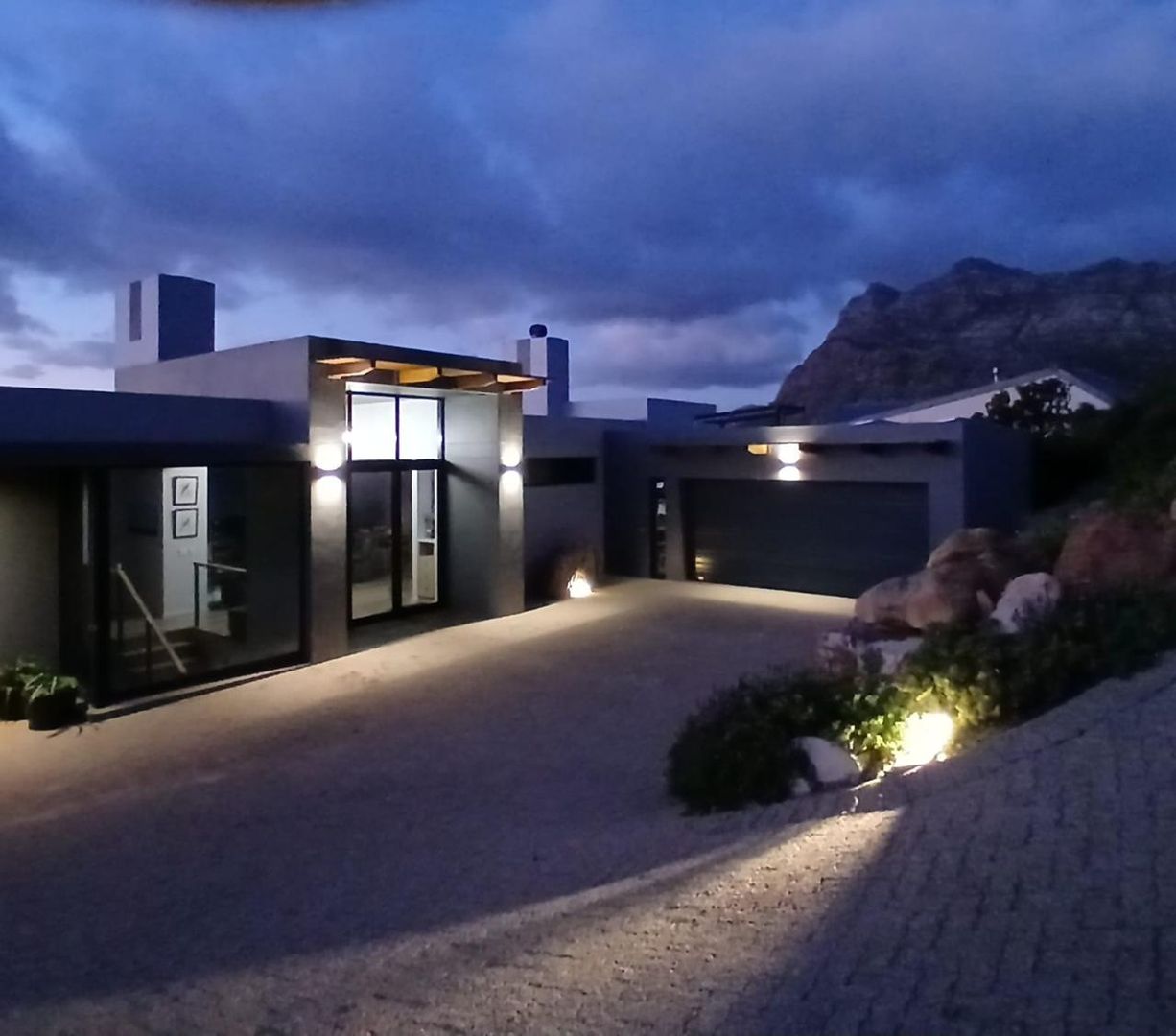 3 Bedroom House for sale in Rooi Els - P24-117113831