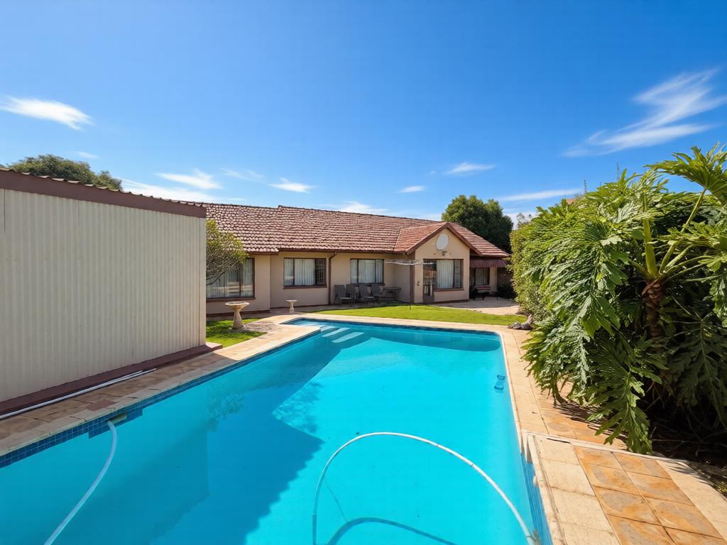 4 Bedroom House for sale in Modder East - P24-117143714