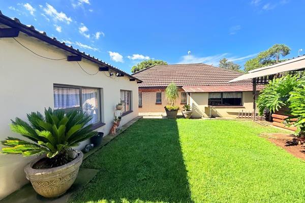 Beautiful Highly Family orientated 3 bedroom house for sale in a serene side of Vanderbijlpark CW3. Offering good quality family ...
