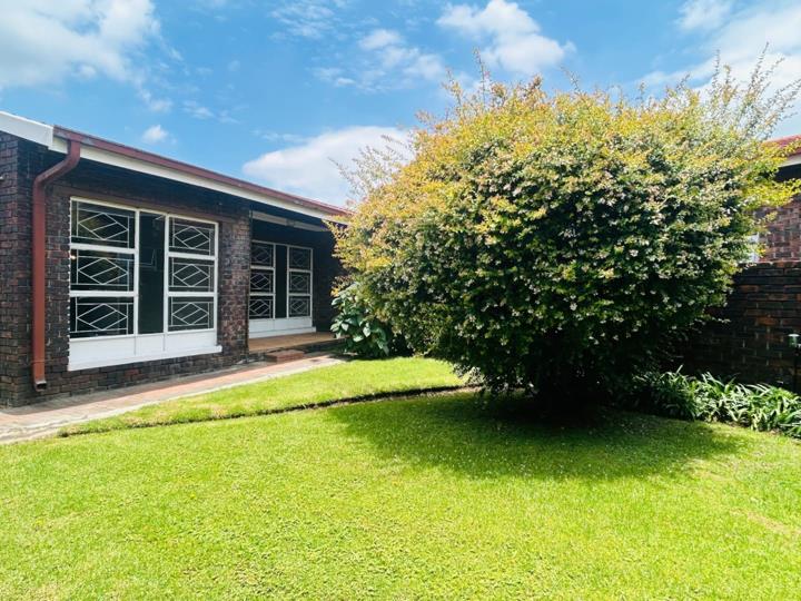 2 Bedroom Townhouse for sale in Three Rivers - P24-117145112