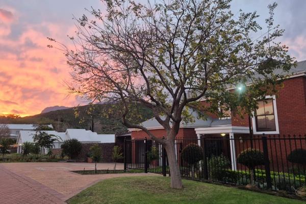 Exclusive sole mandate!

Nestled in the prestigious and sought-after suburb of Fairway ...