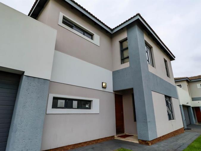 3 Bedroom House for Sale in Thatchfield Estate
