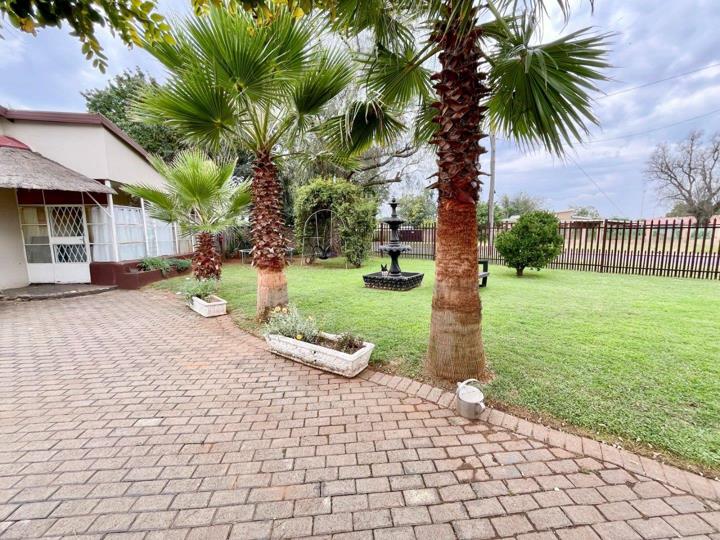 3 Bedroom House for sale in Rothdene - P24-117146737