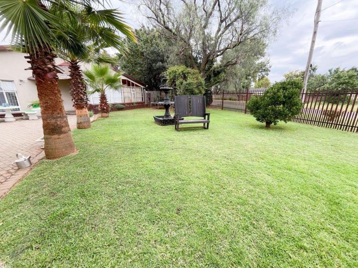 3 Bedroom House for sale in Rothdene - P24-117146737