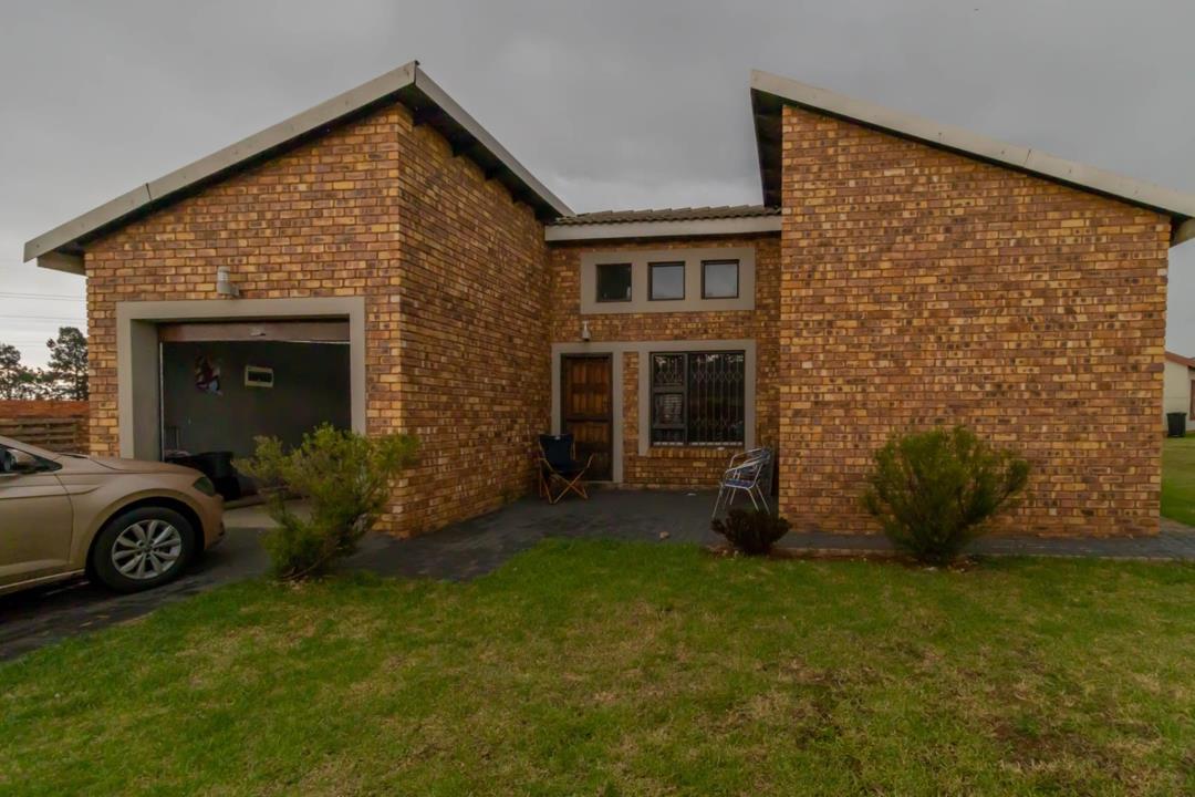 3 Bedroom House for sale in Strubenvale - P24-117147032