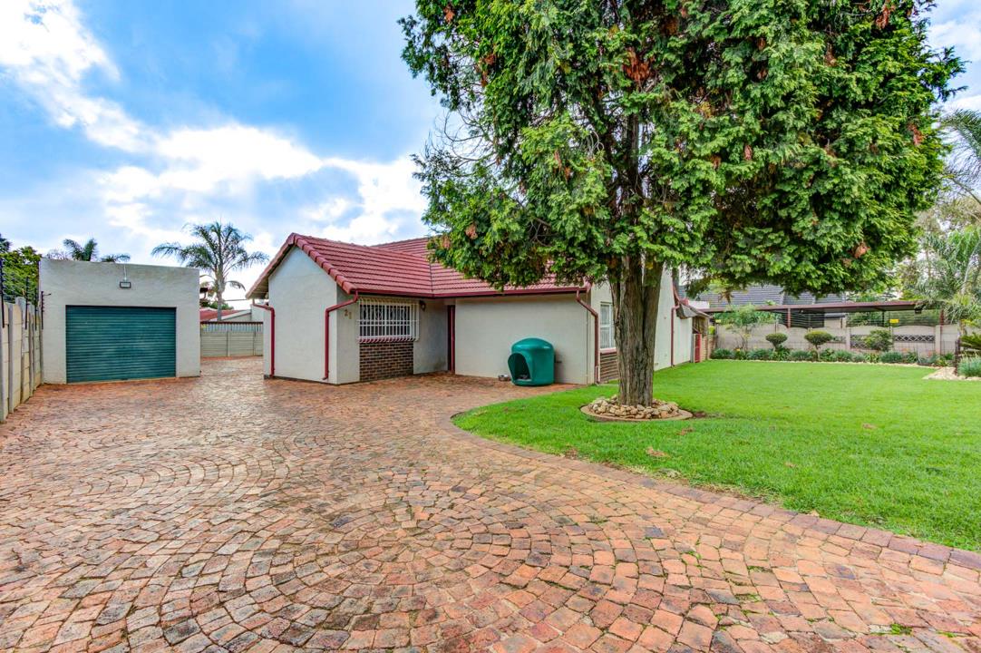 3 Bedroom House for sale in Rhodesfield - 21 Fred Driver Road - P24 ...
