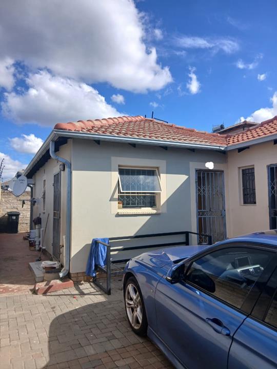 2 Bedroom House for sale in Riverside View - P24-117147440