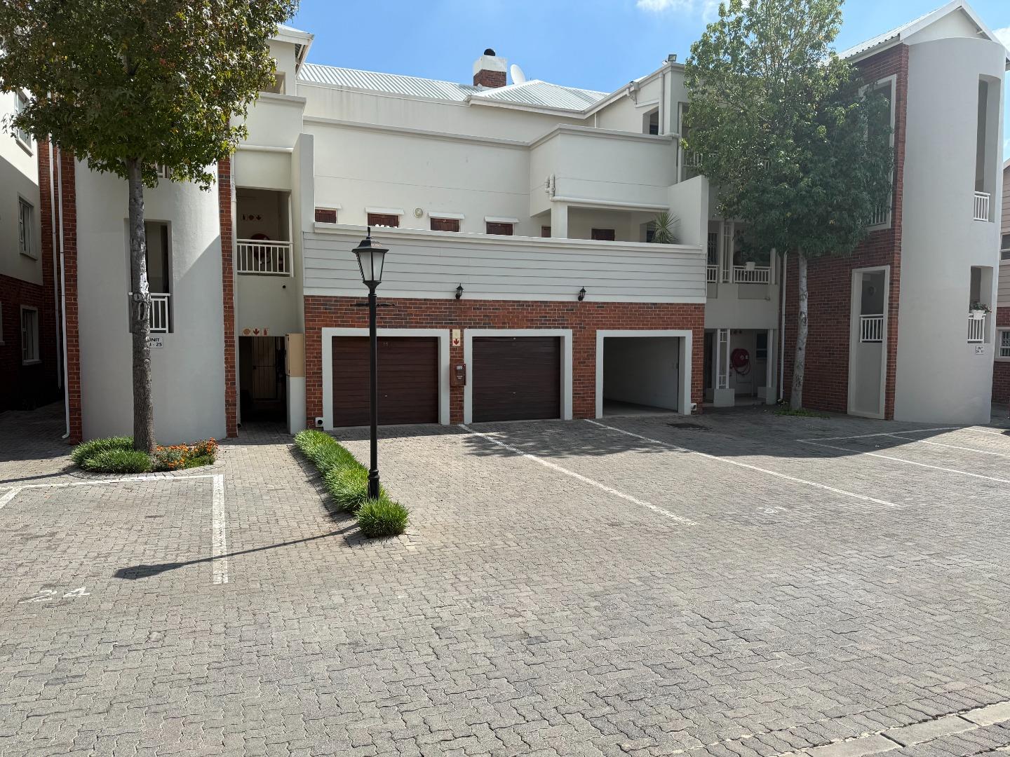 3 Bedroom Apartment / flat for sale in Greenstone Hill - P24-117147923