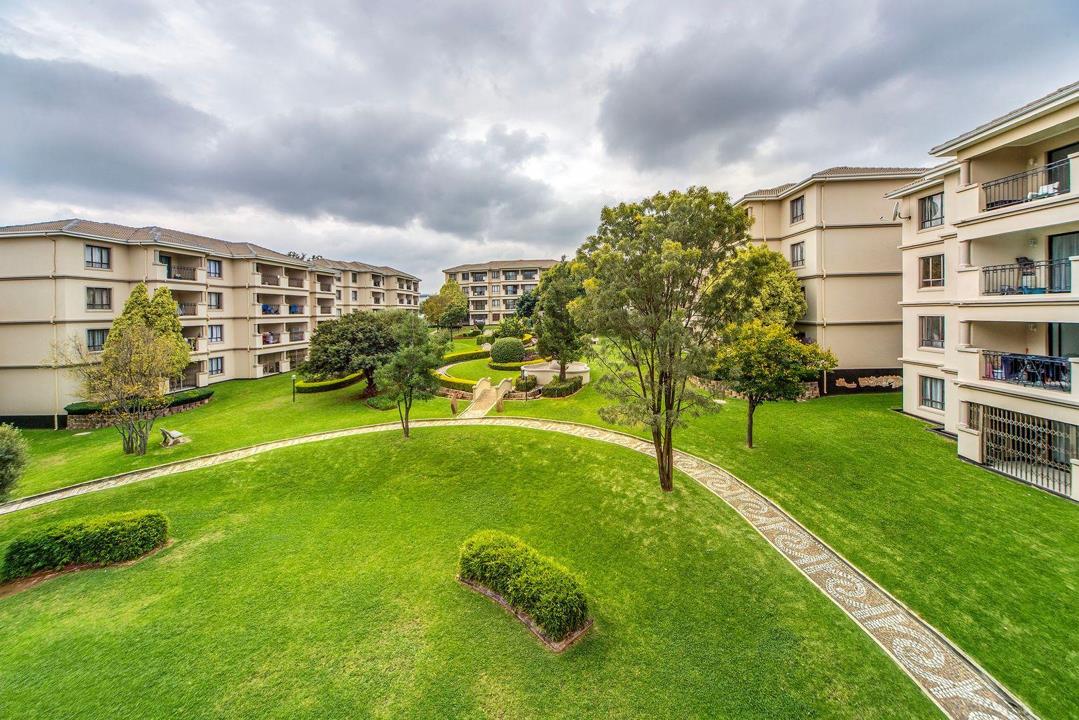 2 Bedroom Apartment / flat for sale in Riverside View - P24-117149023