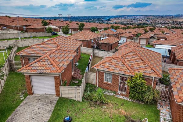 3 Bedroom House for sale in Thatch Hill Estate - P24-117150834