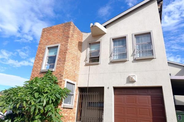 Set within a secure, access-controlled estate, this freestanding unit offers a practical, modern lifestyle. It features 3 well-sized ...