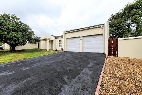 This rental is ideally located close to a mall and convenient stores, offering comfort and practicality for modern living. 

This ...