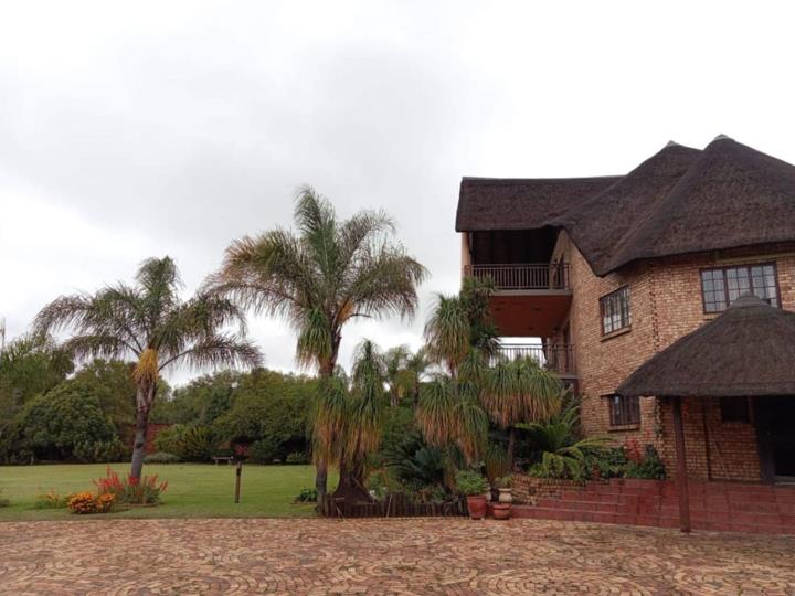 4 Bedroom House for sale in Rustenburg Rural - P24-117153276