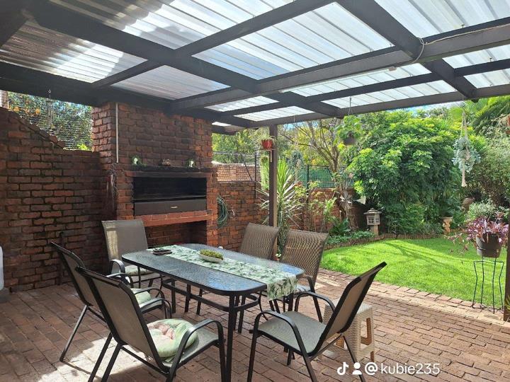 3 Bedroom Townhouse for sale in Randpark Ridge - P24-117155078