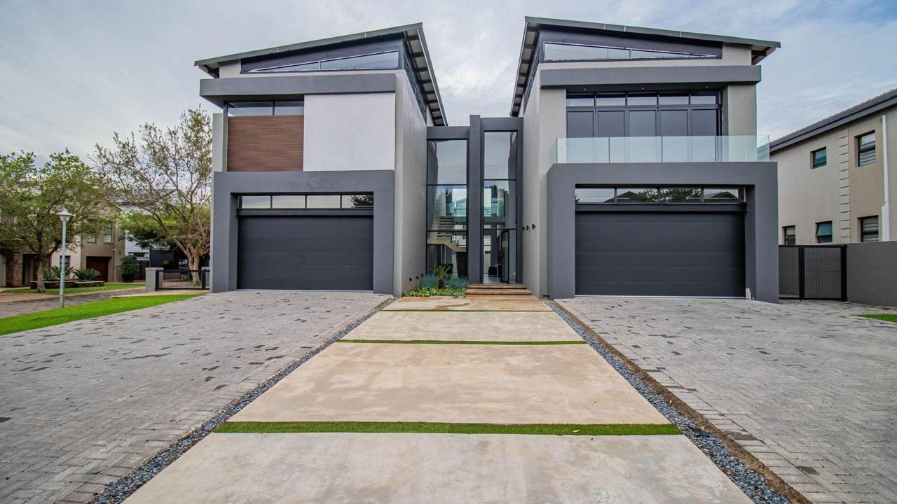 5 Bedroom House for sale in Copperleaf Estate - P24-117158768