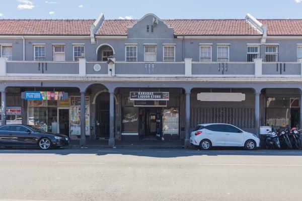 This well-positioned 100m2 retail space on Victoria Road in Woodstock offers excellent ...