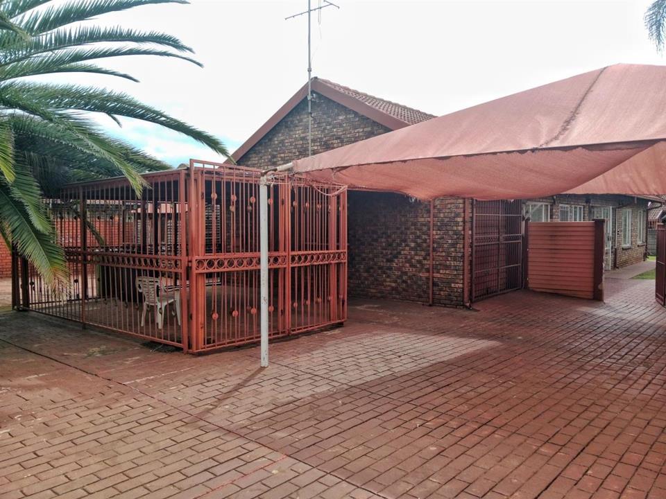 Listing number: P24-117160929, Image number: 1, Car port