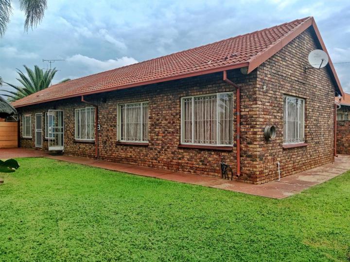 Listing number: P24-117160929, Image number: 3, Side House