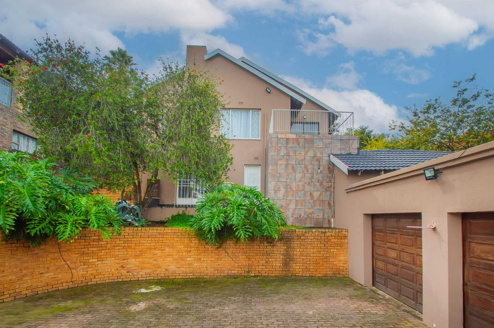 3 Bedroom House for sale in Lindhaven - P24-117161118