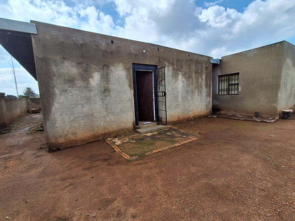 4 Bedroom House for sale in Sebokeng Zone 3 - P24-117165039