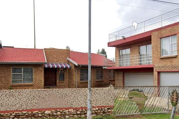Fully furnished bachelor apartment offers an effortless blend of comfort and convenience, perfectly suited to students or young ...