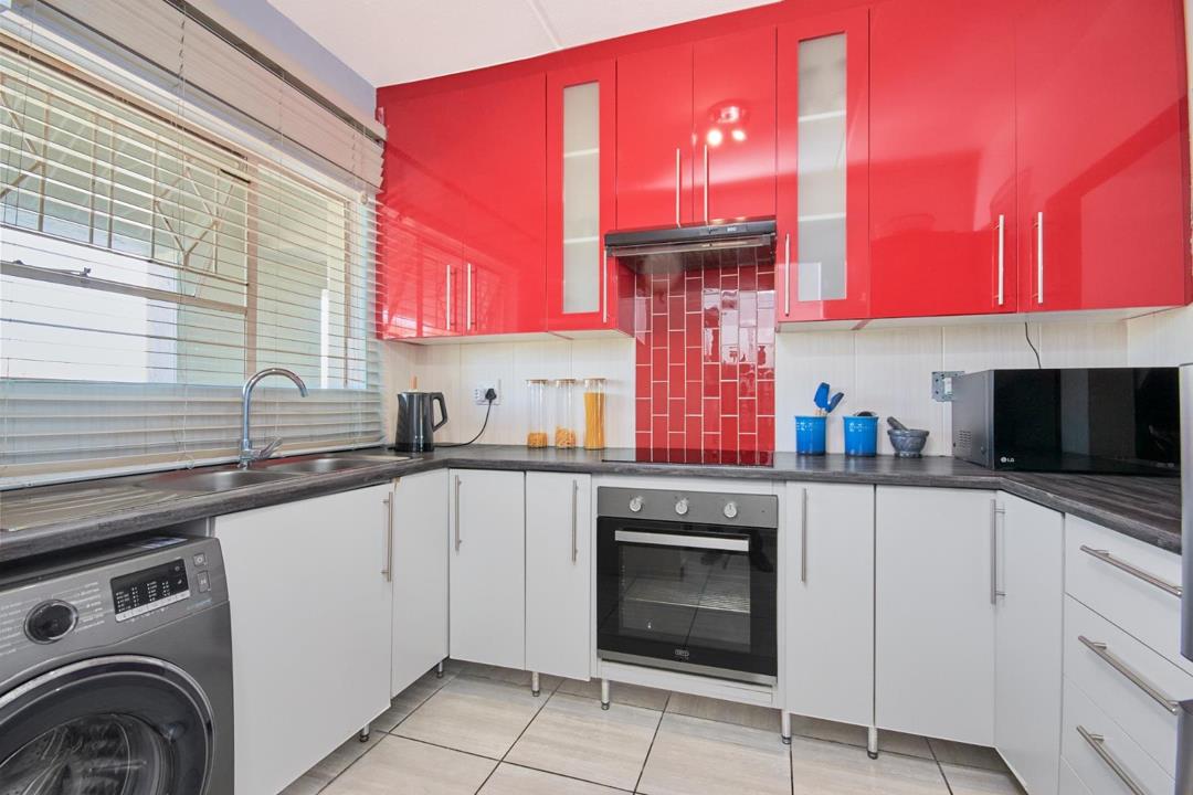 2 Bedroom Apartment / flat for sale in Vorna Valley - 69 Jamie, Uys Street Vista Villas, Vorna Valley. - Midrand
