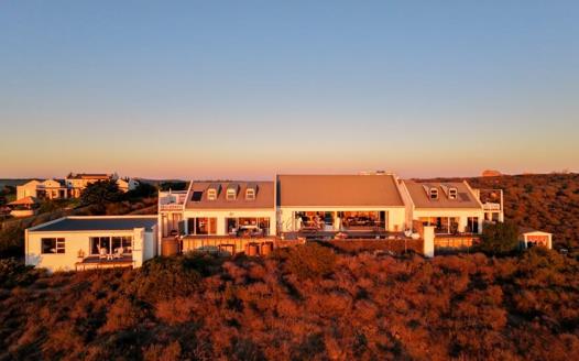 7 Bedroom House for sale in Britannica Heights