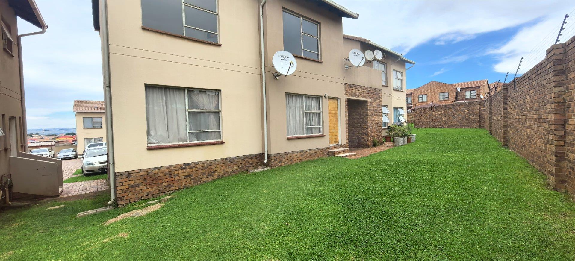 2 Bedroom Townhouse for sale in Naturena - P24-116746595
