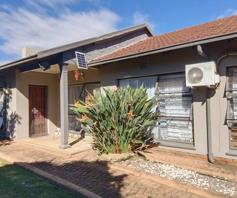 House for sale in Farrarmere