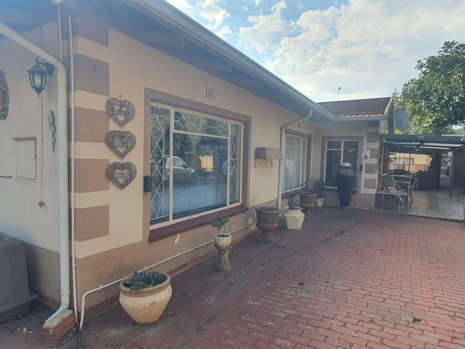 6 Bedroom House for Sale in Heidelberg Central