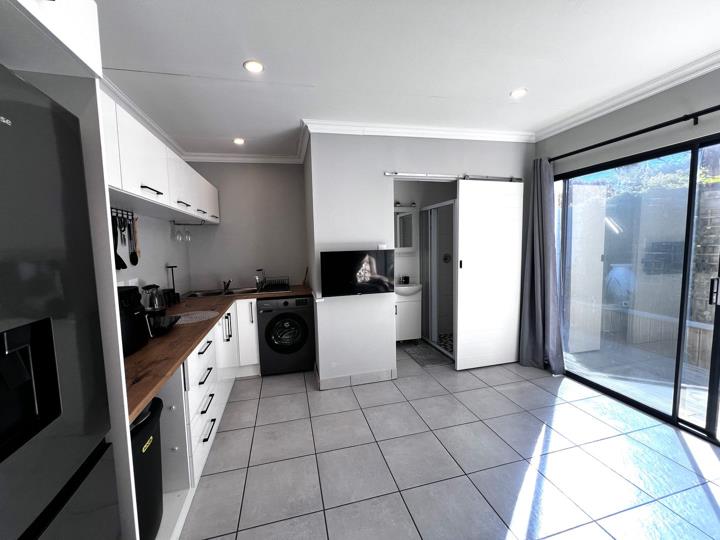 Listing number: P24-117172657, Image number: 3, Lounge with sliding door leading onto private patio