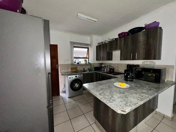 2 Bedroom Apartment / flat for sale in Witfield - 83 ( 181 ) Ss ...