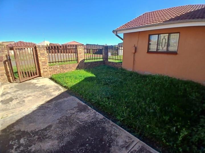 3 Bedroom House for sale in Sebokeng Zone 10 - P24-117173414
