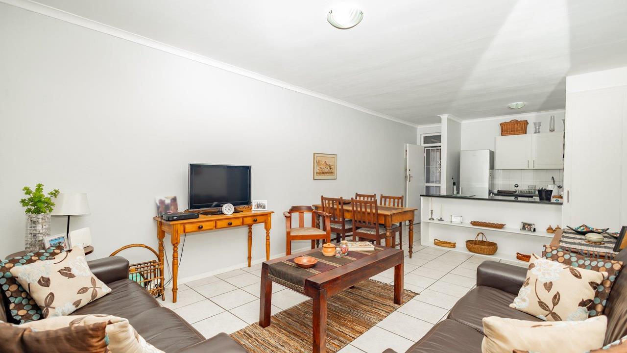 2 Bedroom Apartment / flat for sale in Loevenstein - 8e Mount View 1 Agulhas Close - Bellville